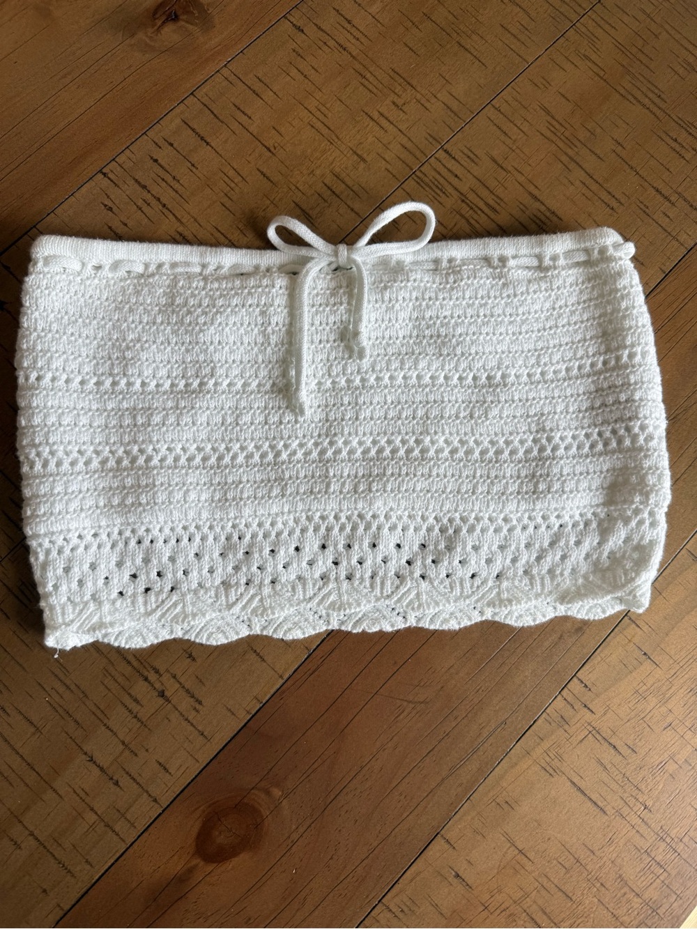 Hollister White Crochet Strapless Tube Top with Scalloped Hem - Picture 2 of 5